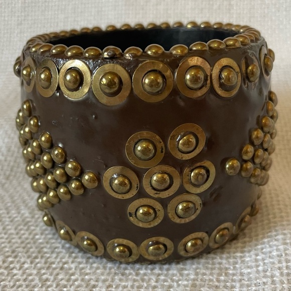Cuff bracelet with goldtone studs - Picture 3 of 7